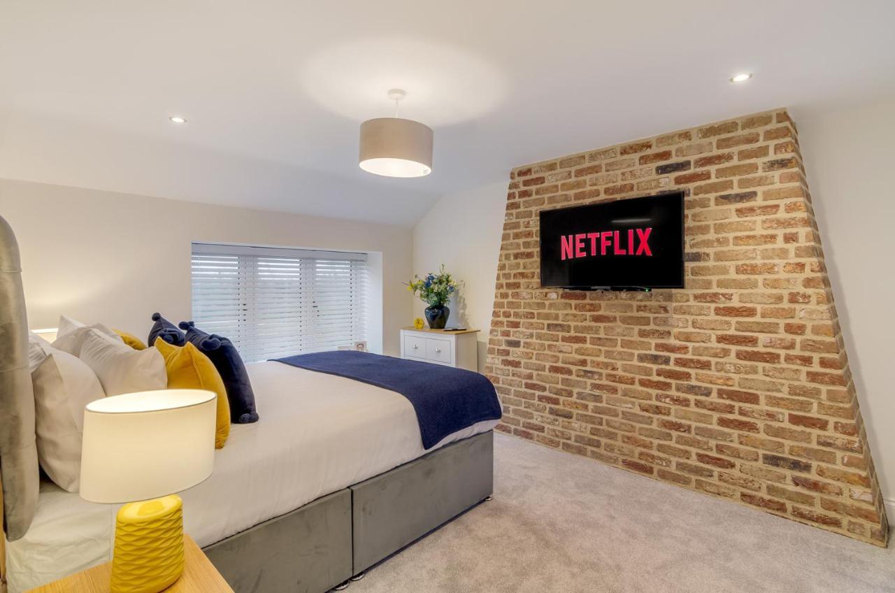 Spacious 6-Bed Home, Near The Norfolk Broads Clippesby Экстерьер фото