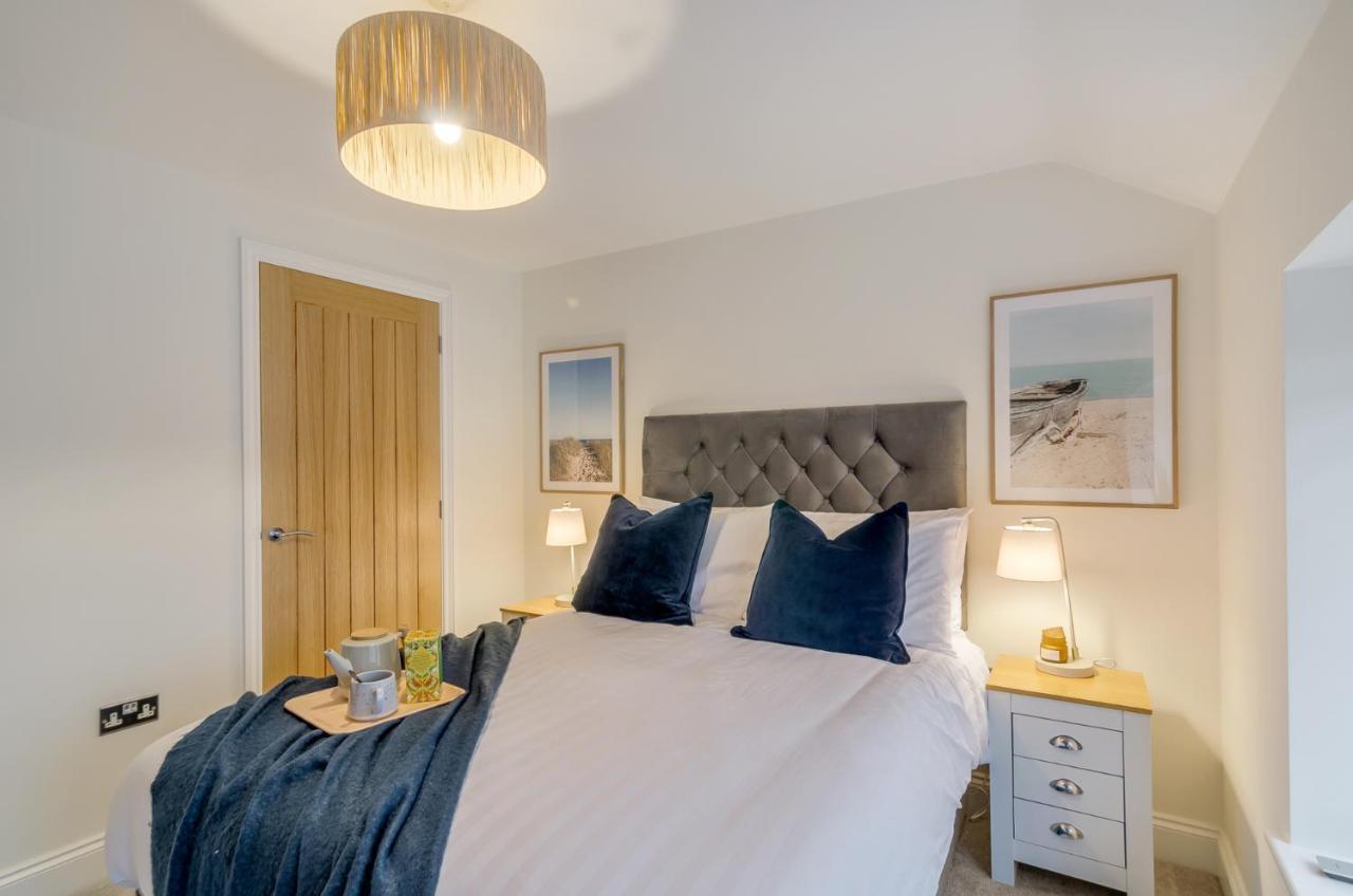 Spacious 6-Bed Home, Near The Norfolk Broads Clippesby Экстерьер фото