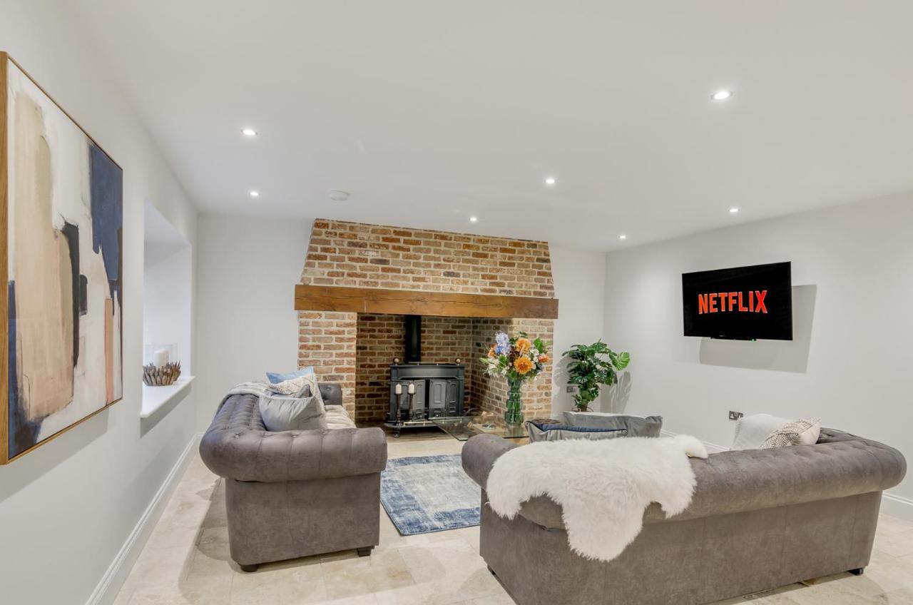 Spacious 6-Bed Home, Near The Norfolk Broads Clippesby Экстерьер фото