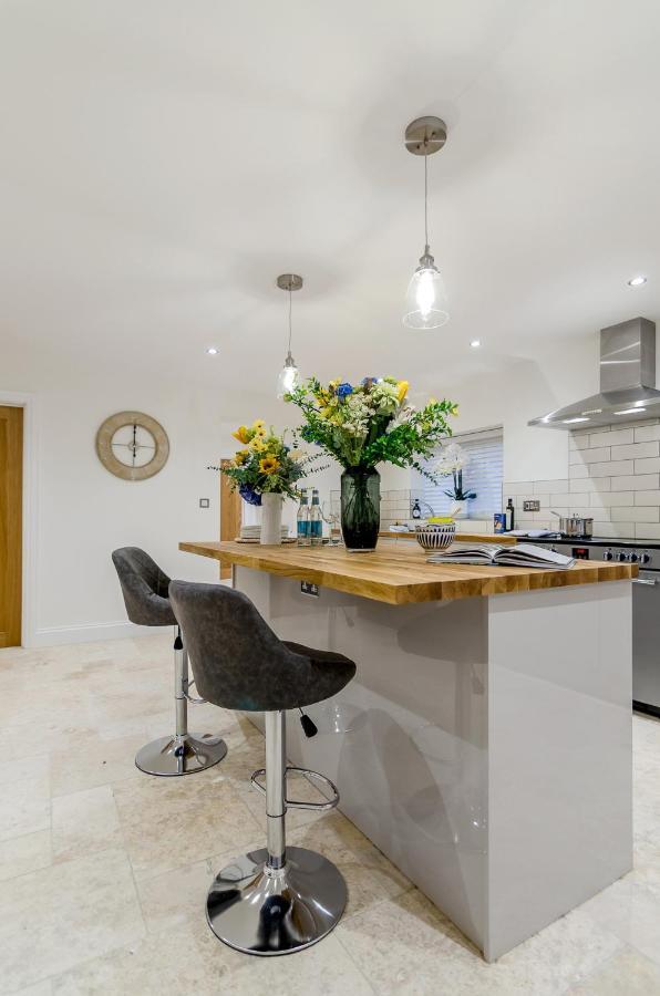 Spacious 6-Bed Home, Near The Norfolk Broads Clippesby Экстерьер фото