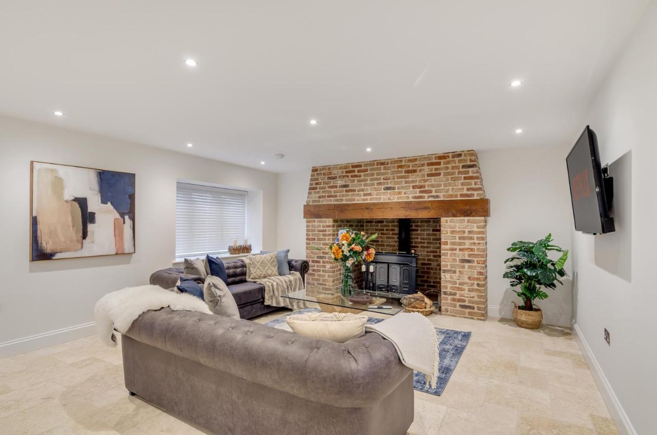 Spacious 6-Bed Home, Near The Norfolk Broads Clippesby Экстерьер фото