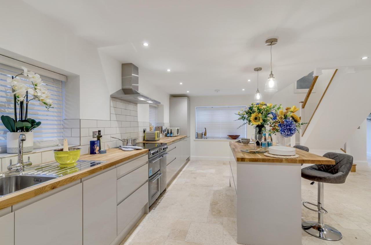 Spacious 6-Bed Home, Near The Norfolk Broads Clippesby Экстерьер фото